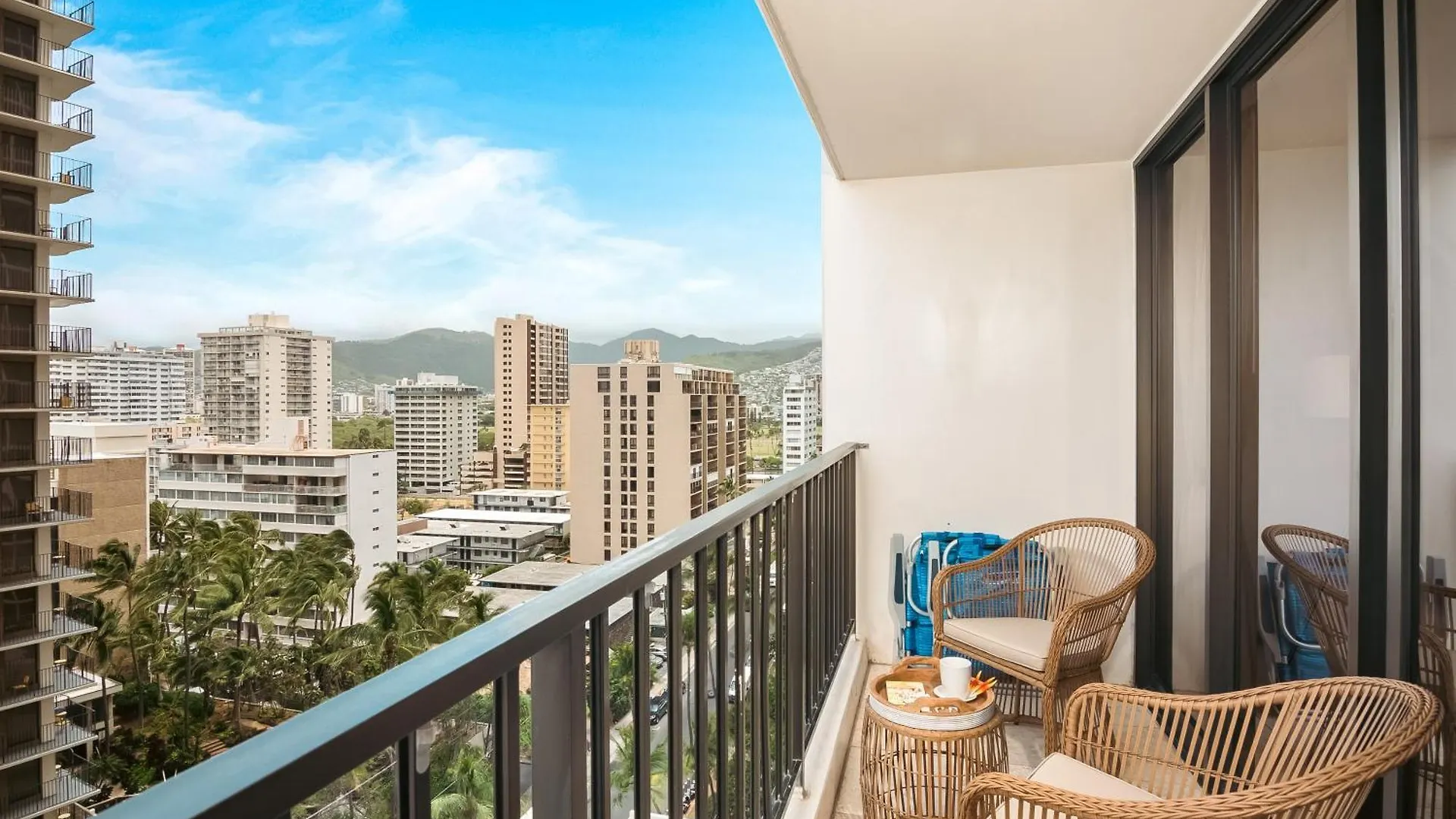 Remodeled 1Br Ocean View Condo With Free Parking! Honolulu 0*,  United States