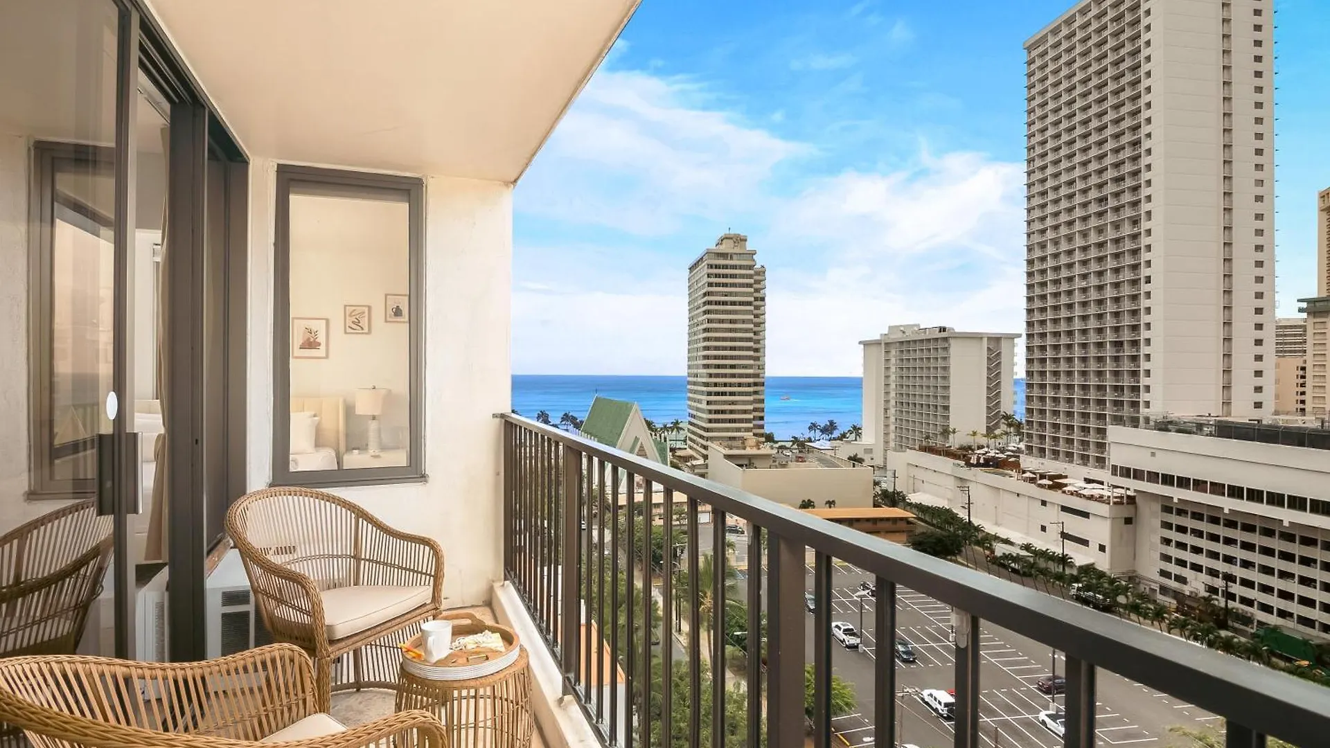 Apartment Remodeled 1Br Ocean View Condo With Free Parking! Honolulu