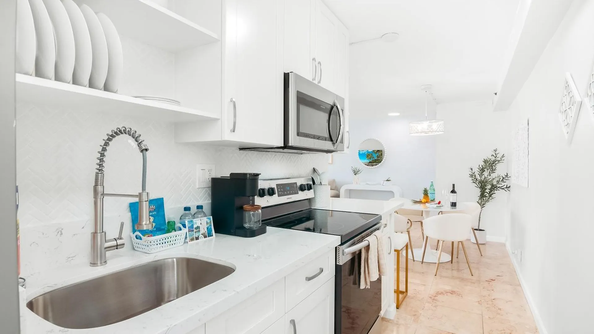 Apartment Remodeled 1Br Ocean View Condo With Free Parking! Honolulu